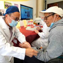 从解决老人“挂号难”到填补精神需求,这个“大世界”专门提供健康养老服务