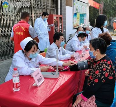 我为业主办实事,健康义诊暖人心 | 我司金桥石油苑管理处组织开展居民义诊活动